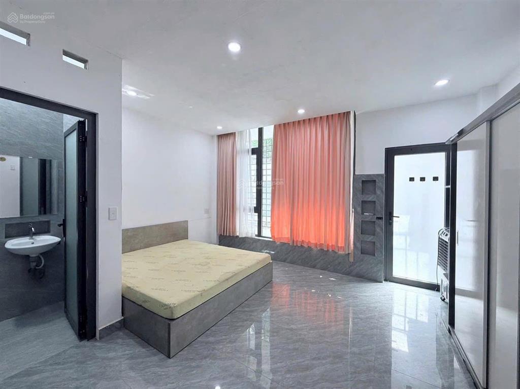 Dòng tiền 1.1tỷ/năm giảm 3 tỷ bán gấp chdv 6 tầng thang máy  20 phòng đường 10m thông vườn lài