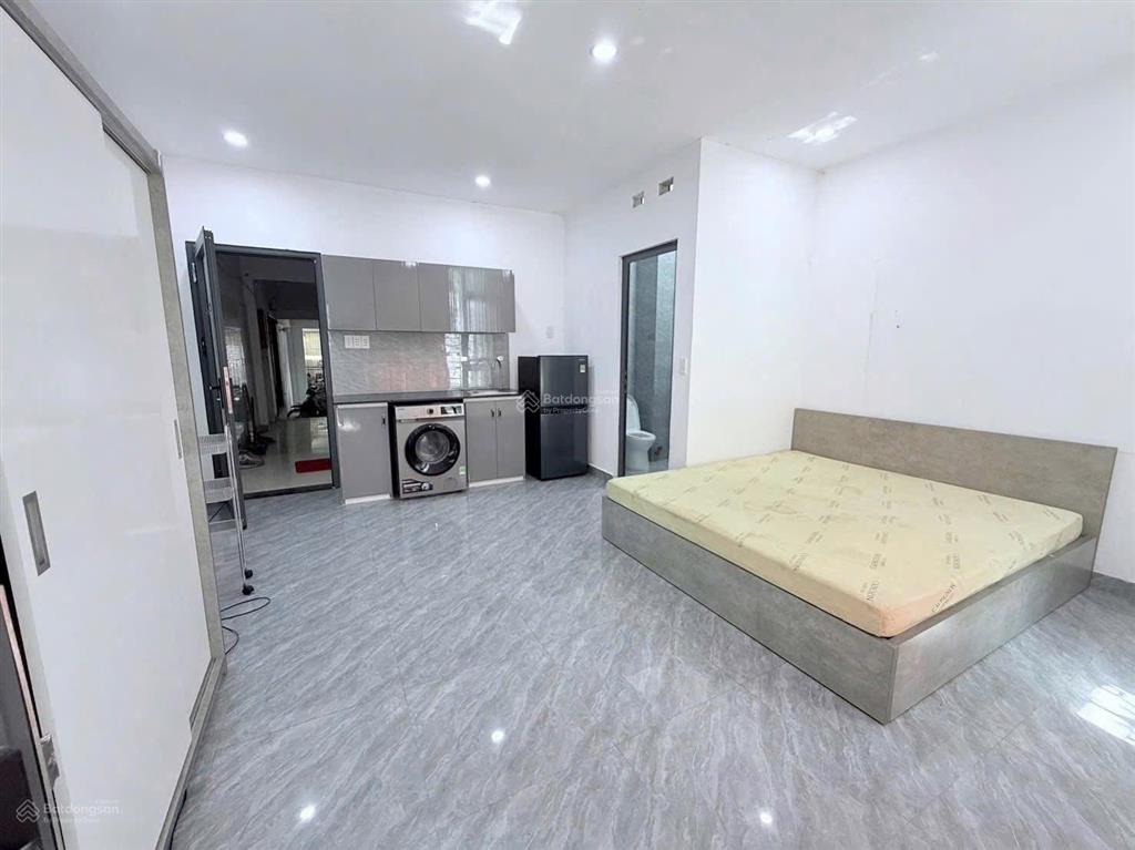 Dòng tiền 1.1tỷ/năm giảm 3 tỷ bán gấp chdv 6 tầng thang máy  20 phòng đường 10m thông vườn lài