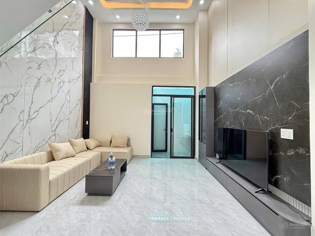 Nhỉnh 6 tỷ nhà phố xây mới ngang 4,5m , 5 tầng full nt. đối diện bia tiger quận 12