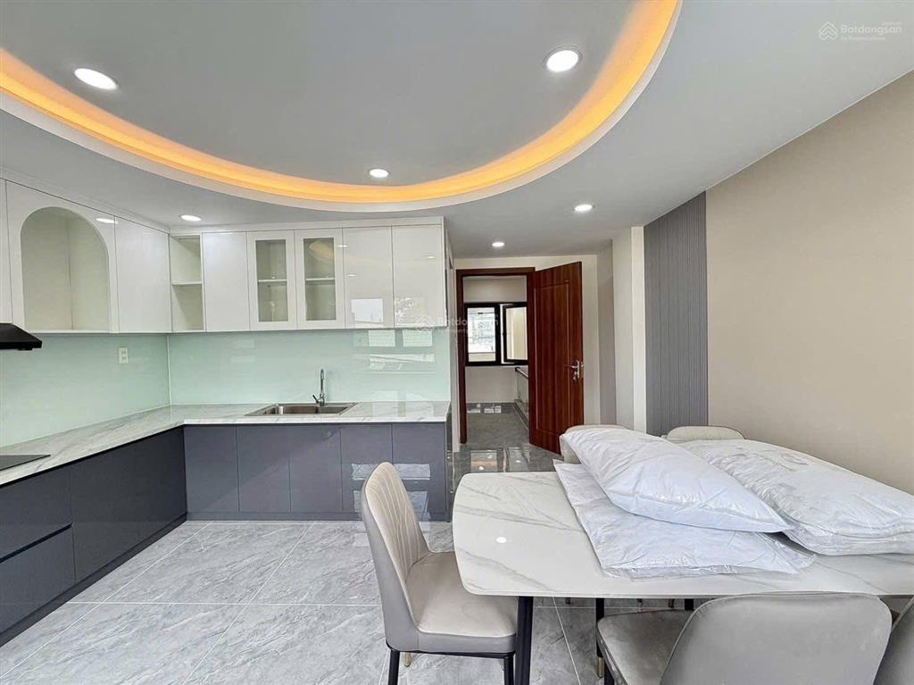 Nhỉnh 6 tỷ nhà phố xây mới ngang 4,5m , 5 tầng full nt. đối diện bia tiger quận 12