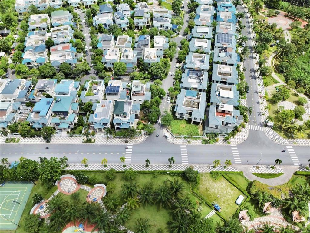 Khu vip toàn ca sĩ nổi tiếng chỉ 100tr/m2  biệt thự khu senturia vườn lài an phú đông, q12