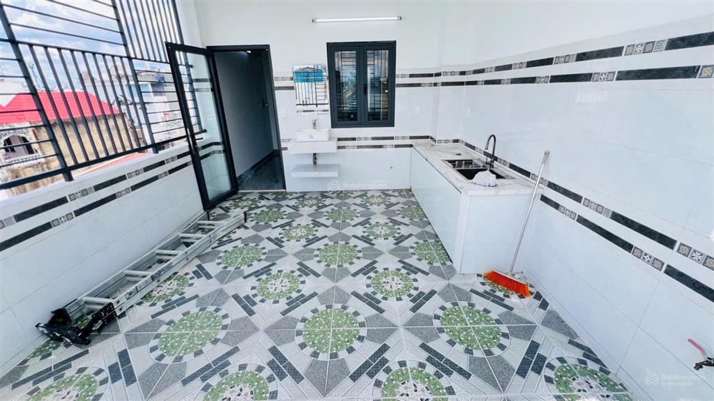 Nhỉnh 6 tỷ  siêu phẩm 72m2  có thang máy 450kg, xây mới giá rẻ đường lê văn khương  hẻm 6m thông