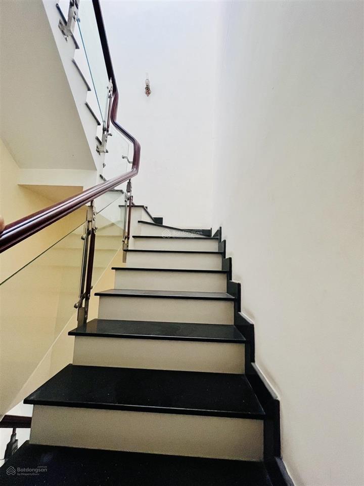 Nhỉnh 4 tỷ  80m2  3 tầng  mặt tiền kinh doanh 3 tầng đường tx14, kế bên là chung cư picity