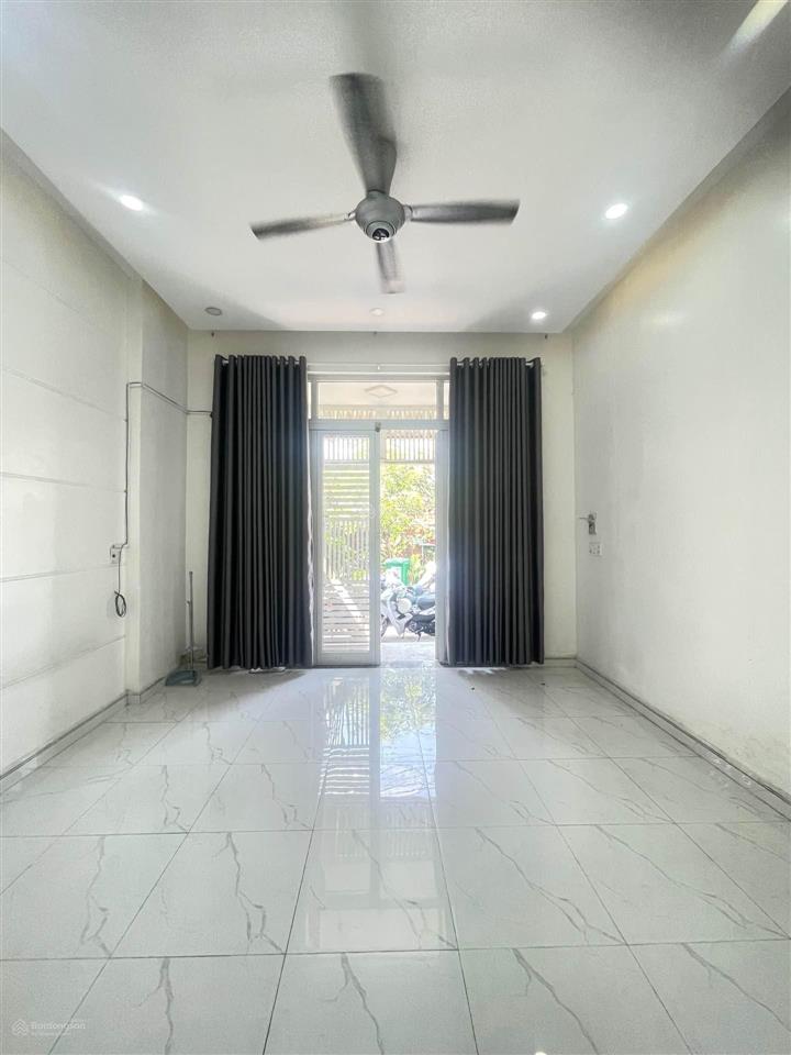 Nhà đẹp lê thị hà  trung tâm hóc môn  63m2  shr ko quy hoạch, ko lộ giới  nhỉnh 3 tỷ