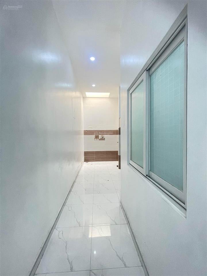 Nhà đẹp lê thị hà  trung tâm hóc môn  63m2  shr ko quy hoạch, ko lộ giới  nhỉnh 3 tỷ