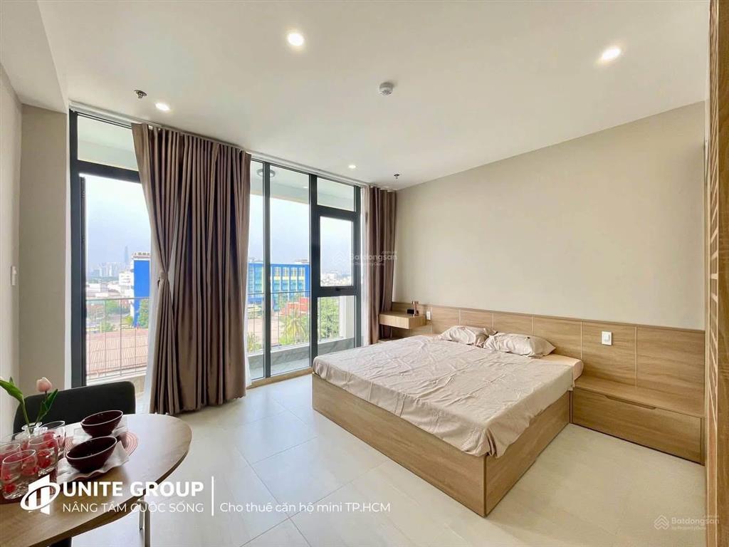 Cho thuê căn hộ quận 10 40m2 ban công dạng 1 phòng ngủ ngay vincom 3/2 cầu vượt 3/2 ueh đh hoa sen