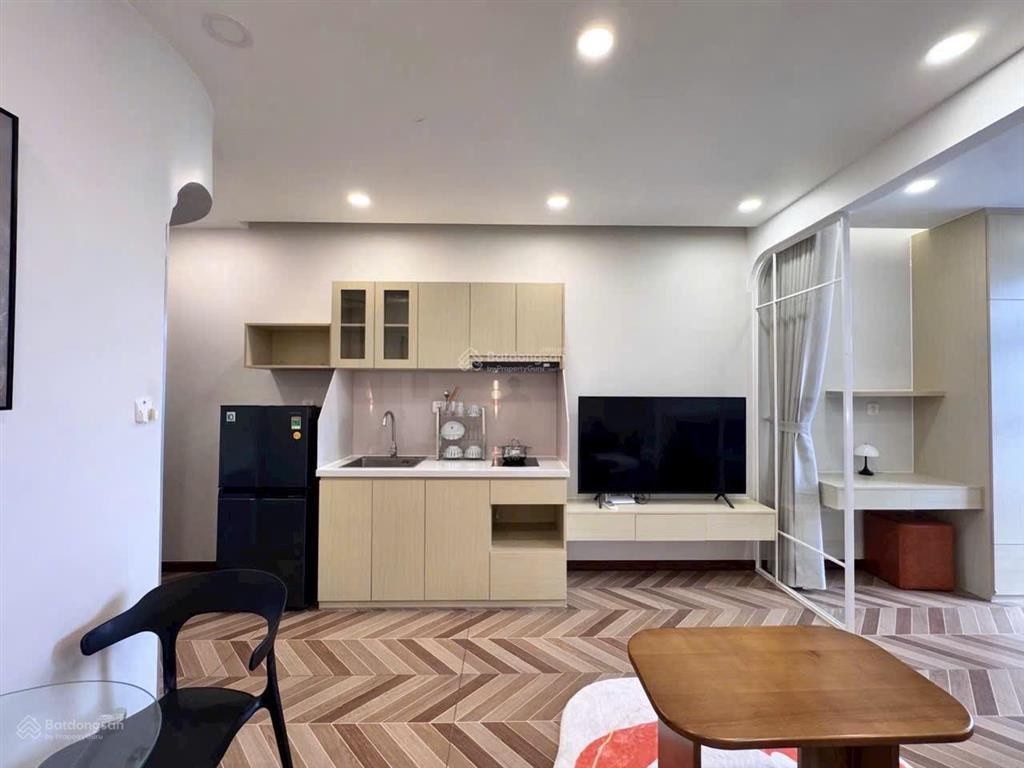 Căn hộ tone ấm áp quận 3 thiết kế 1 phòng ngủ ban công rộng 50m2 ngay cầu lê văn sỹ đh sài sư phạm