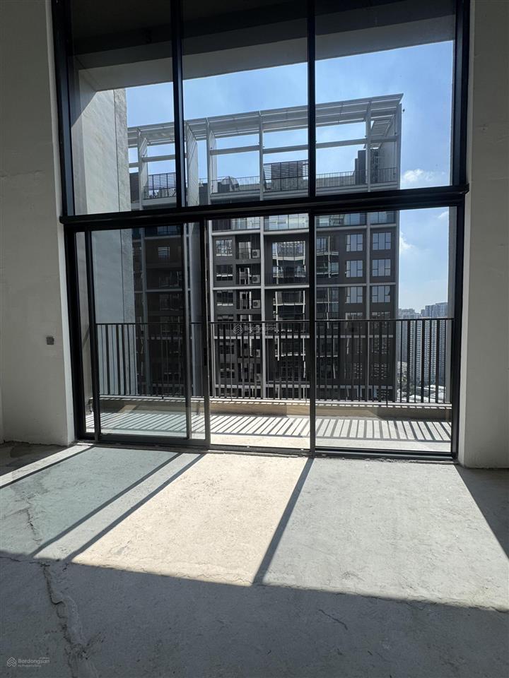 Cắt 1 tỷ, 8,8 tỷ  căn 3pn  118m2 view rất đẹp! ban công dài thoáng sáng, ngắm pháo hoa mỹ đình.