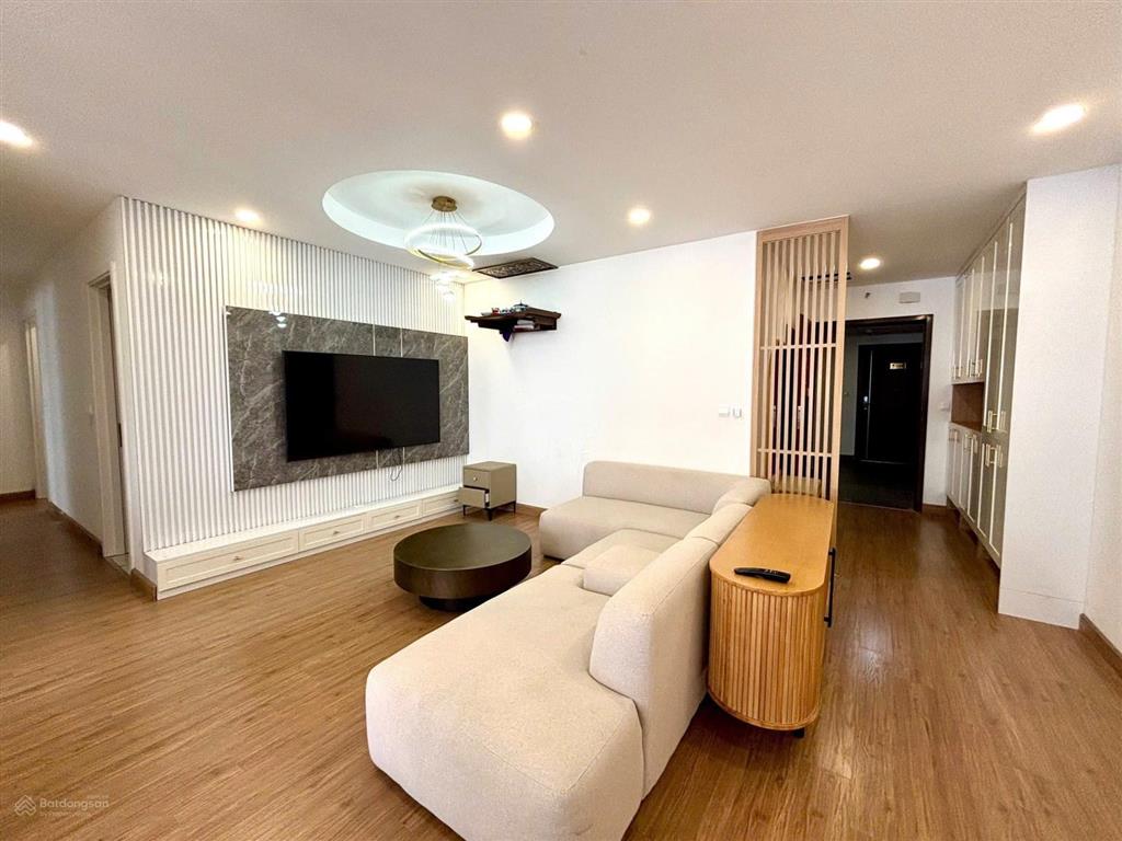 Đón sóng thị trường , chưa tới 100tr/m2 cho căn hộ cc 3n tại paragon tower, duy tân , cg