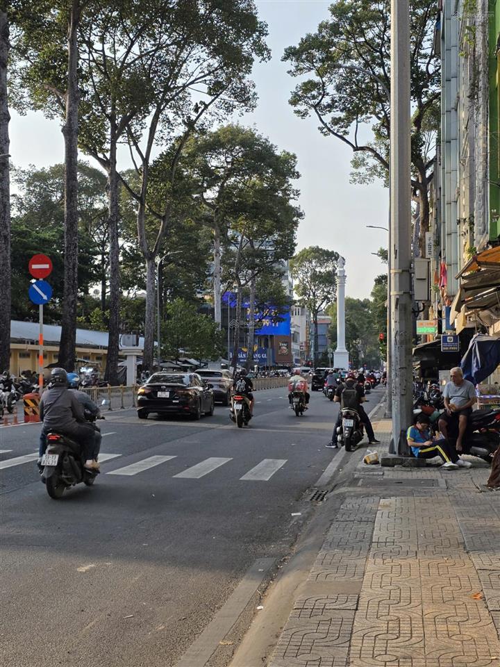 Quanh 9tỷ bán nhà sát mt quận 10, hxh 8m thông 90m2 a4 (5.5x18m) 3pn. có cửa hậu tiện kd tại nhà