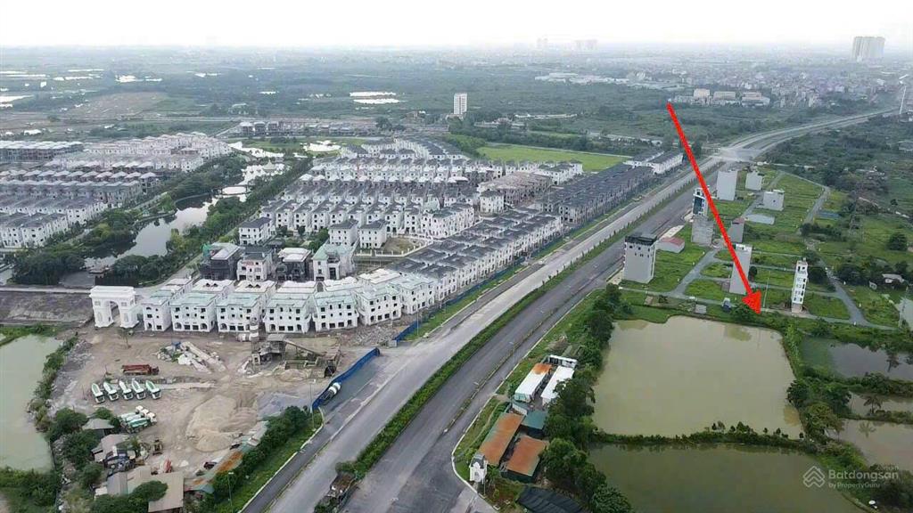 Bán lô 49m2 2 mặt thoáng khu 4.5ha đối diện khu biệt thự vườn cam sau lưng là công viên cực thoáng
