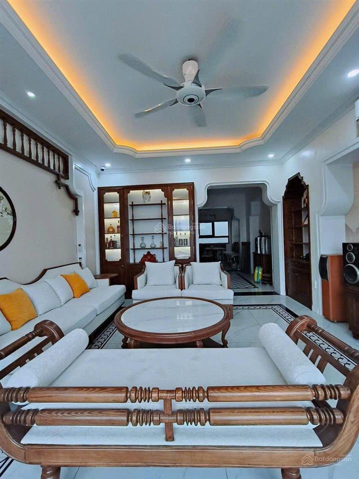 Chủ nhà chuyển công tác cần bán nhà 69m2 xây 5 tầng kiên cố có thang máy đường 11m có vỉa hè