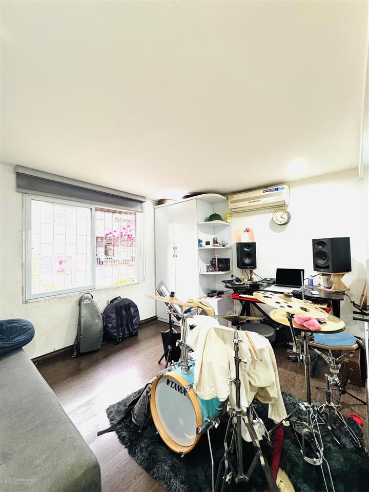 Chủ cần bán gấp ! bán tập thể thái hà, hoàng cầu khu vip đống đa, sổ to 41/75m, oto tránh, có ban