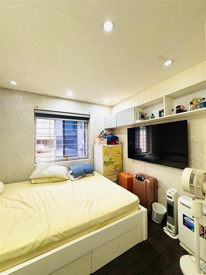 Chủ cần bán gấp ! bán tập thể thái hà, hoàng cầu khu vip đống đa, sổ to 41/75m, oto tránh, có ban