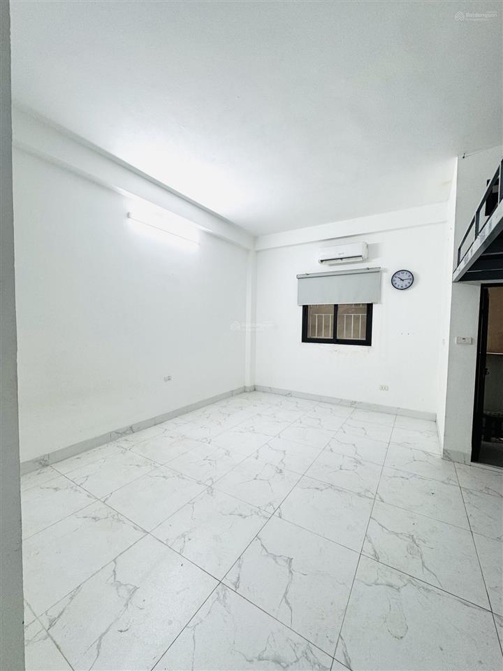 Chính chủ cho thuê ccmn 126 hoàng văn thái, thanh xuân, 30m, có thang máy, ban công