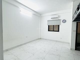 Chính chủ cho thuê ccmn 126 hoàng văn thái, thanh xuân, 30m, có thang máy, ban công