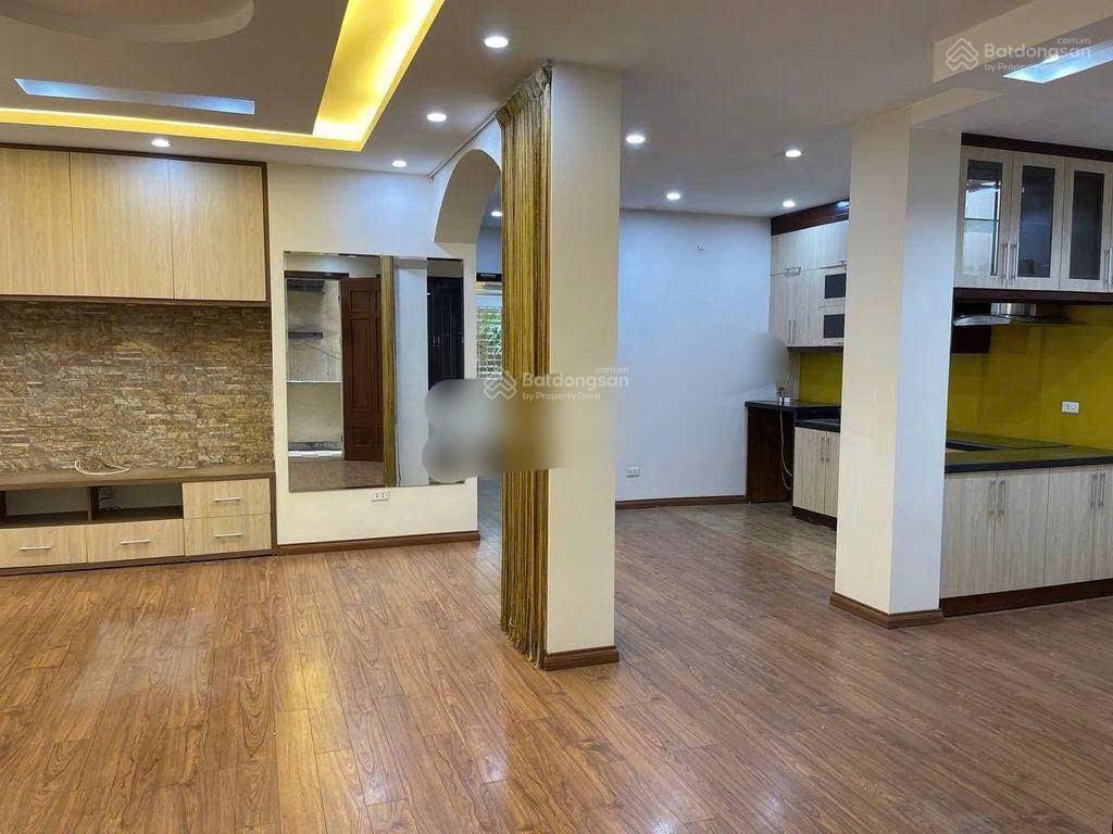 Cho thuê tập thể tầng 2 mặt đường 78 láng hạ, đống đa, 75m, 2 ngủ 1vs