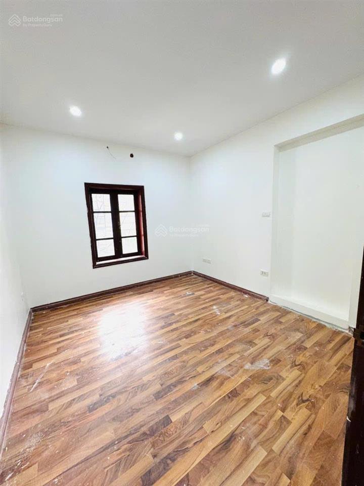 Cho thuê tập thể ngõ 12 nguyên hồng  hồ thành công, ba đình, 100m2, lô góc thoáng