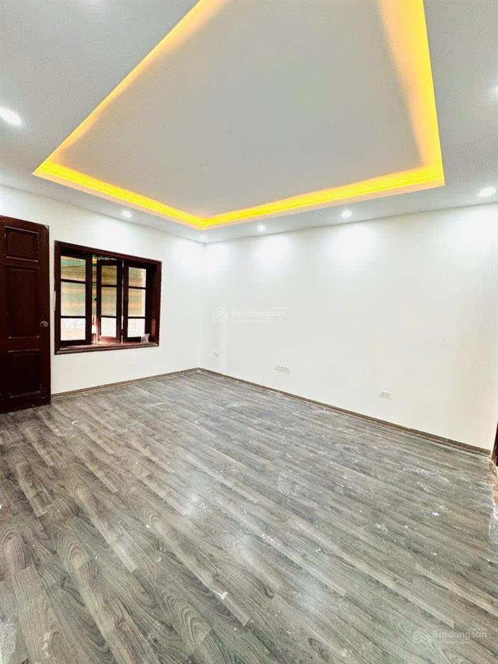 Cho thuê tập thể ngõ 12 nguyên hồng  hồ thành công, ba đình, 100m2, lô góc thoáng