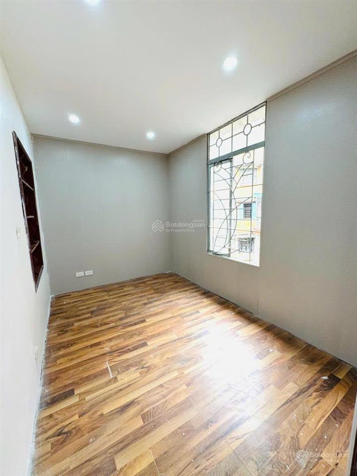 Cho thuê tập thể ngõ 12 nguyên hồng  hồ thành công, ba đình, 100m2, lô góc thoáng