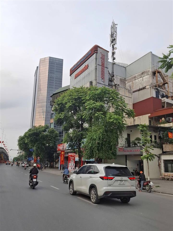 Bán nhà mặt phố tại nguyễn chí thanh, kinh doanh, ô tô tránh. thông số đẹp. dt 70m  mt 6m.