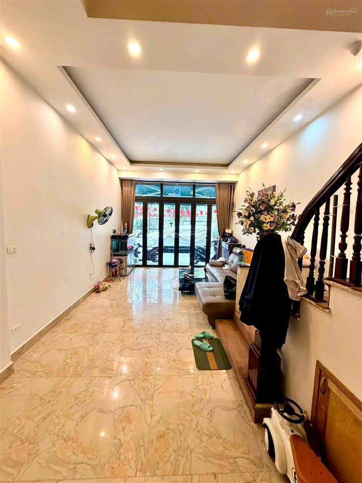 Bán nhà phân lô phố tú mỡ, kinh doanh, 2 mặt thoáng trước sau, vị trí siêu đẹp, view vườn hoa