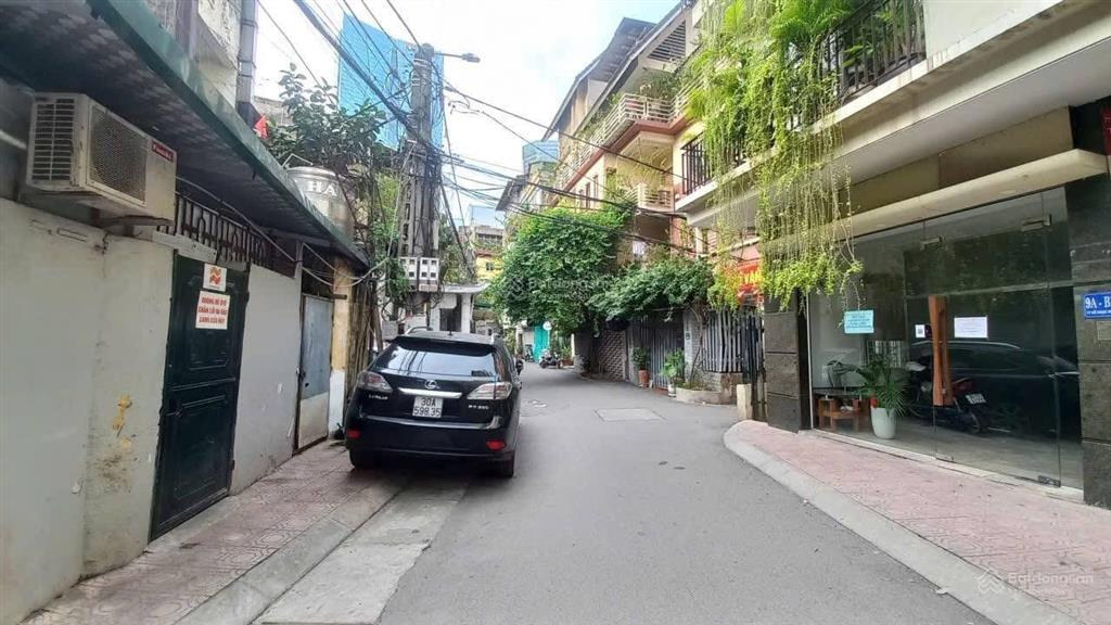 Bán nhà riêng tại hoàng quốc việt, phân lô. lô góc 2 mặt ô tô tránh. vị trí đẹp.