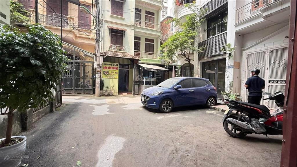 Bán nhà riêng tại hoàng quốc việt, phân lô. lô góc 2 mặt ô tô tránh. vị trí đẹp.