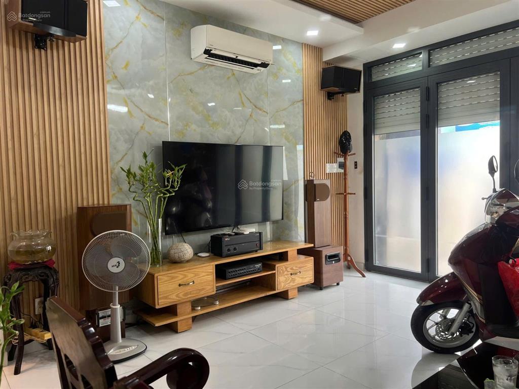 Nhà mặt tiền kinh doanh sầm uất dương quảng hàm , p6, gv dt 4*13m, 3 tầng mới, giá 13 tỷ