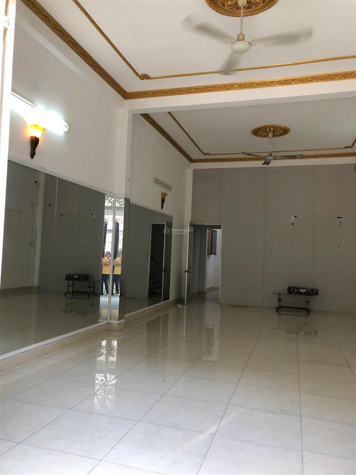 Hẻm 8m có vỉa hè dương quảng hàm, p5, gv. dt 5*19m, 2 tầng, 3pn. giá 17tr.