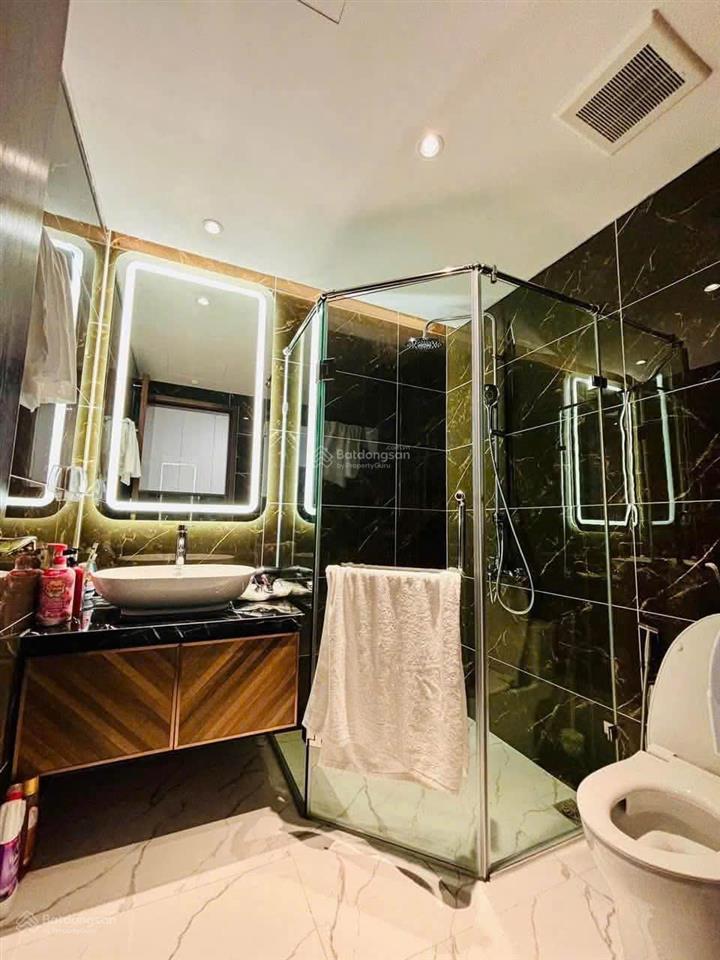 Phòng kinh doanh diamond crown studio rẻ nhất thị trường chỉ 2,45 tỷ sẵn dòng tiền 8tr/tháng