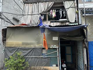 Nhà mặt tiền bờ kênh quận 8. nhà nát