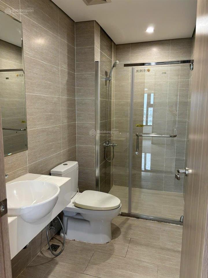 Kẹt bank bán gấp căn góc 2pn+, (70m2) vinhomes q.9 tầng đẹp, view sông full nội thất xịn giá 3,3tỷ