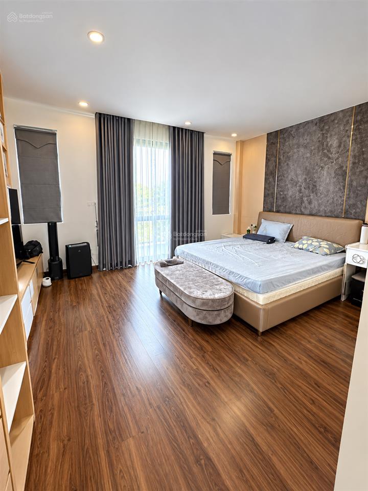 Hạ giá bán gấp nhà phố khang điền q.2 mega village 5x17m  3 tầng full nội thất giá 9,8 tỷ sổ sẵn