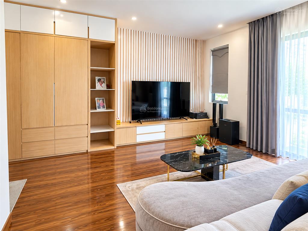 Hạ giá bán gấp nhà phố khang điền q.2 mega village 5x17m  3 tầng full nội thất giá 9,8 tỷ sổ sẵn