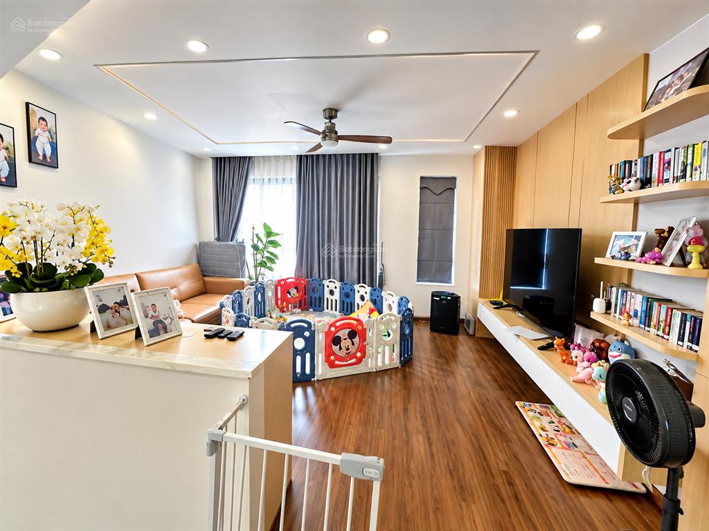 Hạ giá bán gấp nhà phố khang điền q.2 mega village 5x17m  3 tầng full nội thất giá 9,8 tỷ sổ sẵn