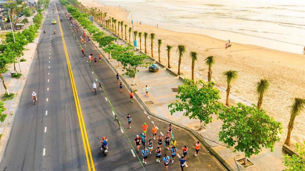 Bán thảm nhựa 6m hồ thấu ngay cách biển 100m. ngang 6.92m. giá 13ty5 rẻ nhất thị trường