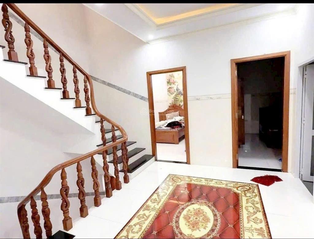 Cần bán biệt thự đường hùng vương tp bà rịa dt 200m2 4 tầng 6pn 1pk 1 pb 1p.thờ giá 6.8 tỷ