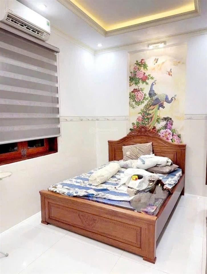 Cần bán biệt thự đường hùng vương tp bà rịa dt 200m2 4 tầng 6pn 1pk 1 pb 1p.thờ giá 6.8 tỷ