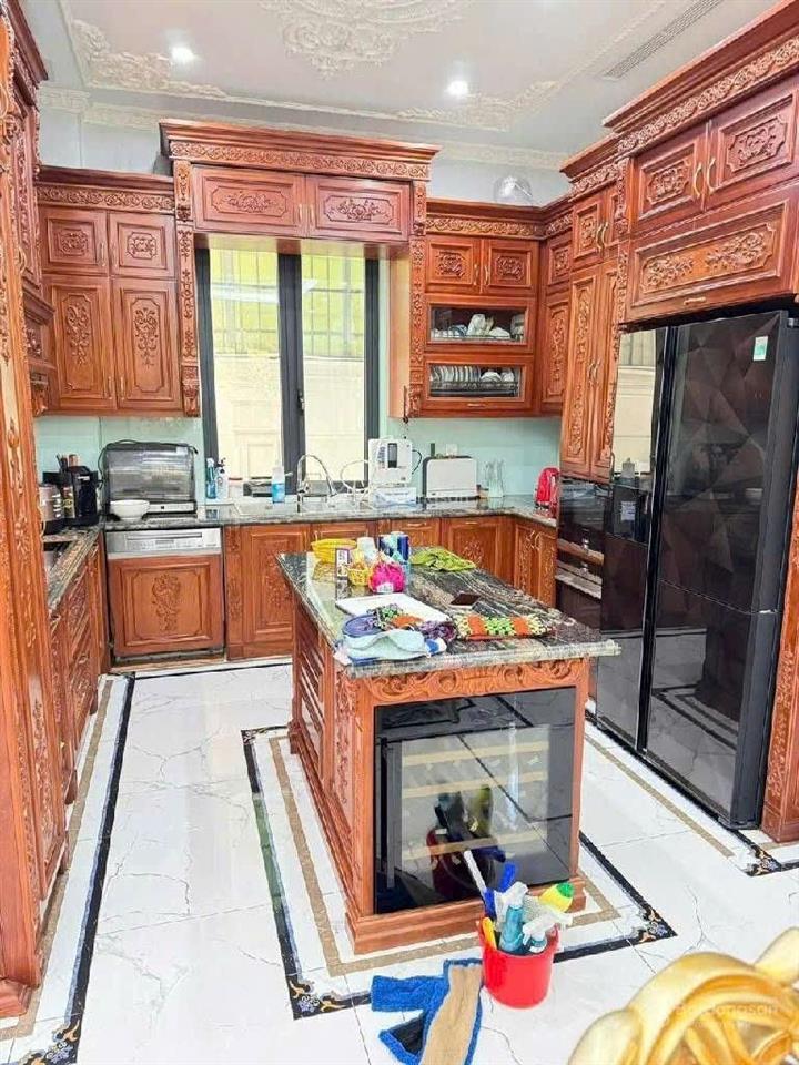Bán siêu biệt thự víp khu đô thị việt hưng 250m², mt 30m², 5 tầng giá chào 90 tỷ có tl