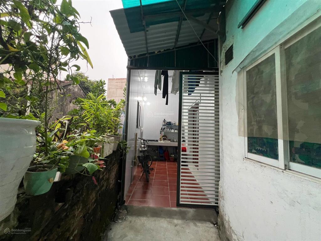 Chính chủ bán đất kèm nhà cấp 4 kiên cố, không ngập, không quy hoạch, ngõ rộng, đủ tiện ích