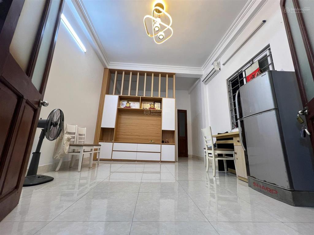 Chính chủ bán đất kèm nhà cấp 4 kiên cố, không ngập, không quy hoạch, ngõ rộng, đủ tiện ích