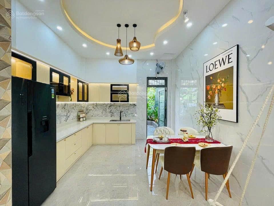 Chỉ nhỉnh hơn 5 tỷ  nhà ngô thị thu minh, gần chợ phạm văn hai. dt 60m2   0903 632 ***