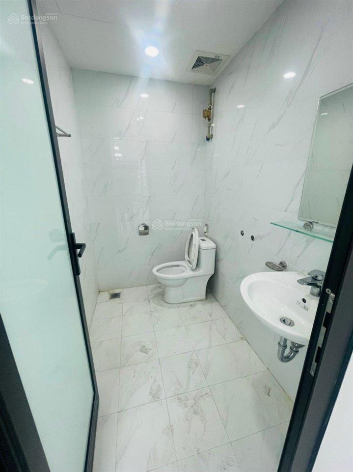 Cho thuê nhà mặt ngõ xã đàn ô tô đỗ cửa phù hợp nhiều mb kinh doanh dt 45m2x6t giá 18 tr/tháng