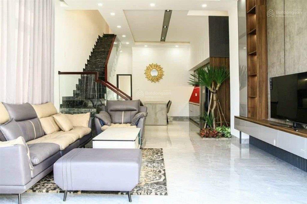 Cho thuê nhà nguyên căn phố hoàng cầu 40m2x5t ô tô cách nhà mấy bước chân 3 ngủ đồ cơ bản giá 12tr