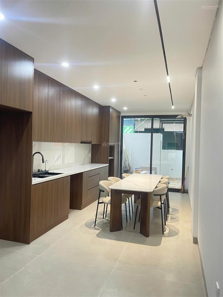 Bán nhà tư đình, gara ô tô 7 chỗ, thang máy, full nội thất, 100.5m2, 5 tầng giá chỉ nhỉnh 17 tỷ