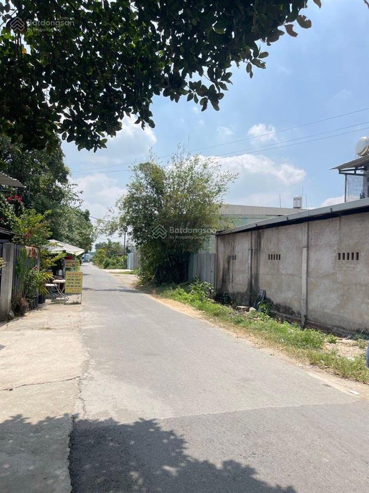 Full thổ cưmặt tiền đường lê thị hoagần hl2đường liên xã
đất vuông vức 10x31m