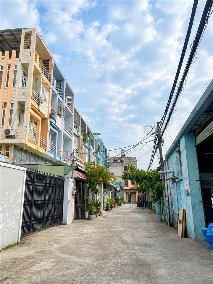 Nhà 5 tầng 4x24m hoàn công  ngay ngã 4 trung chánh. nguyễn ảnh thủ  ql22  song hành