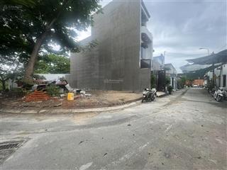 Bán lô đất 2 mặt tiền, cách chợ xuân thới thượng 300mđường oto 10m khu dân cư đông ko mồ mả