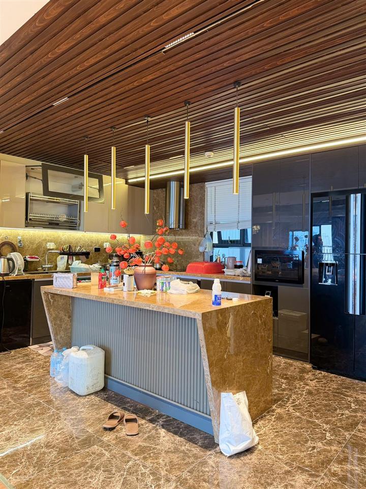 Em bán căn góc 4pn  139m2 / full nội thất / giá chỉ nhỉnh 10 tỷ tại goldmark city